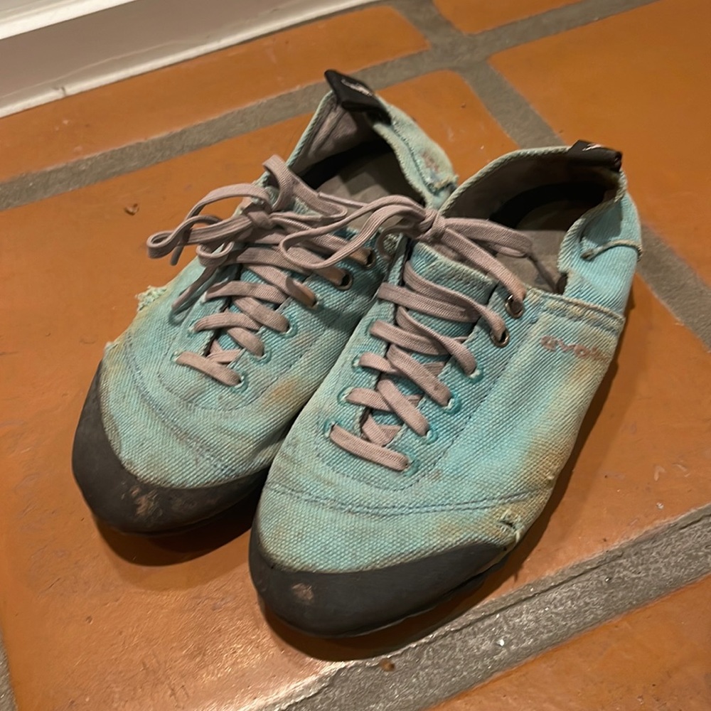 Evolv Cruzer Approach Shoes